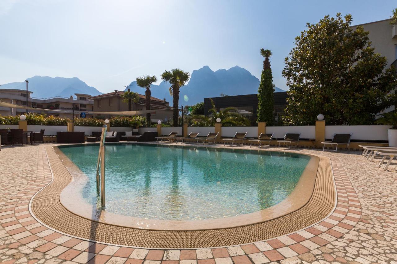 New Garden Hotell Torbole Sul Garda Exteriör bild