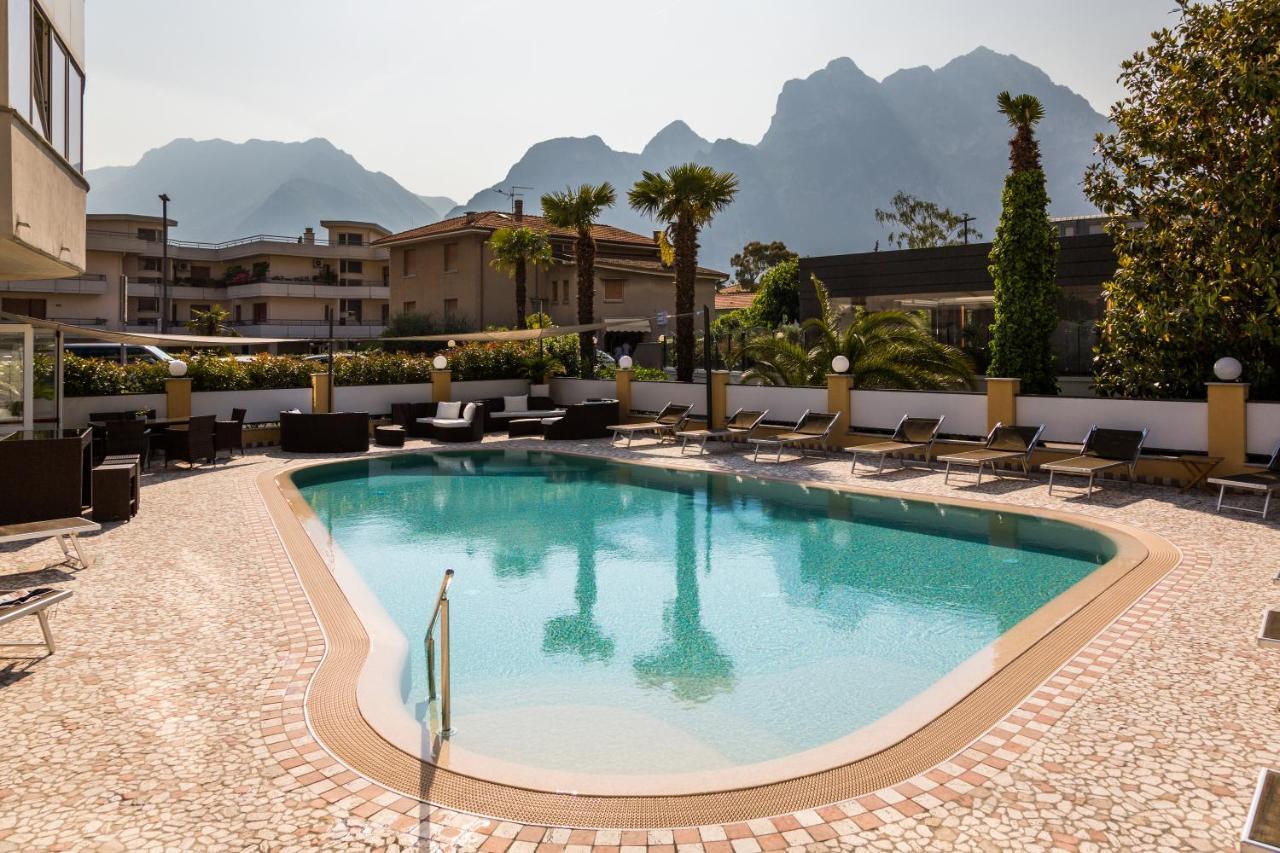 New Garden Hotell Torbole Sul Garda Exteriör bild