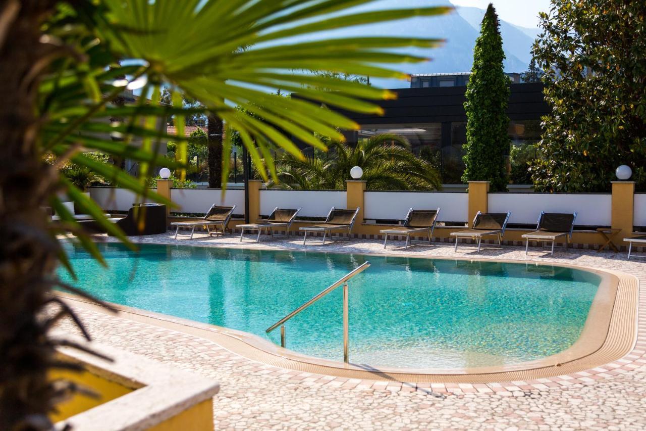 New Garden Hotell Torbole Sul Garda Exteriör bild