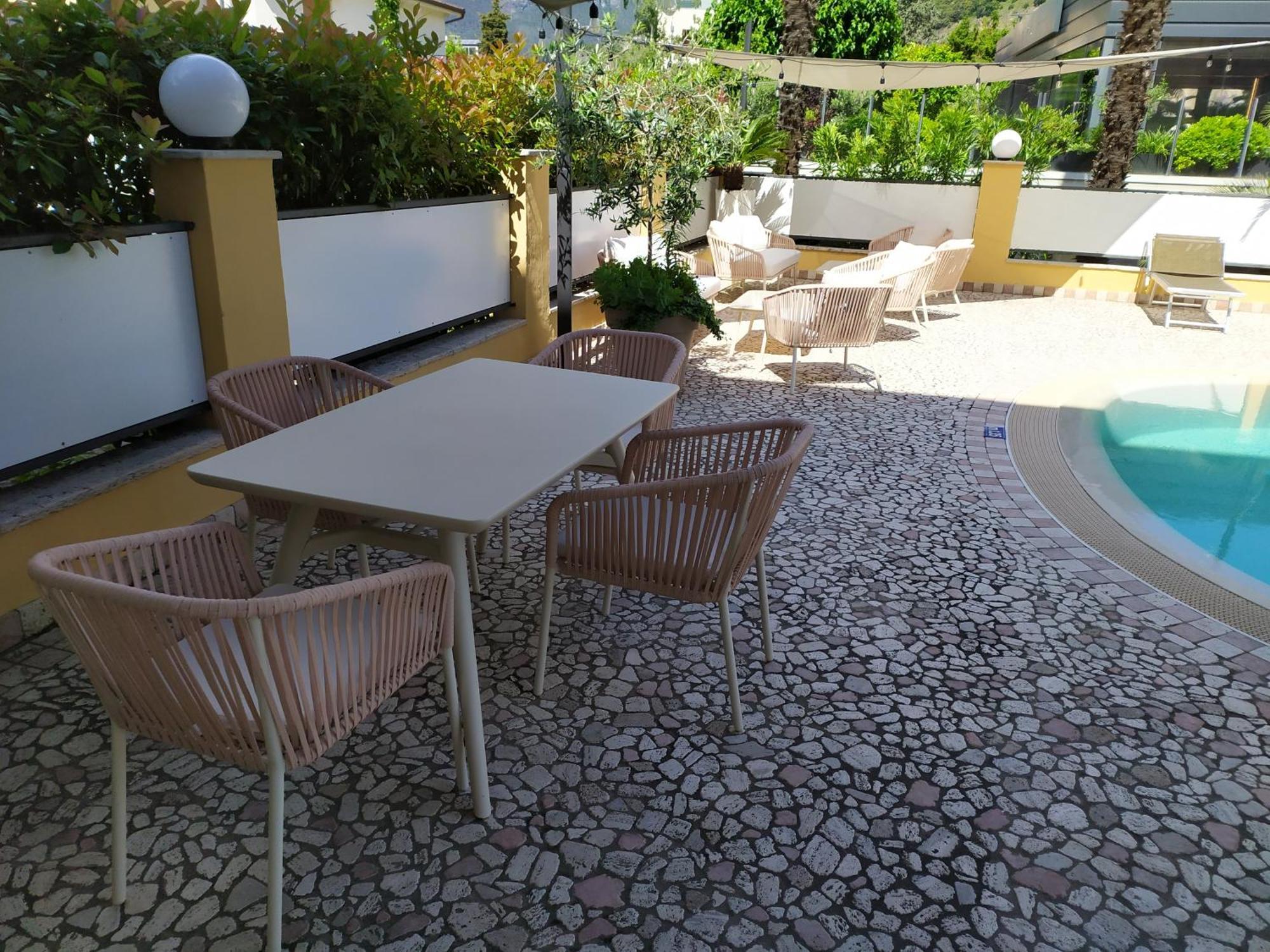 New Garden Hotell Torbole Sul Garda Exteriör bild